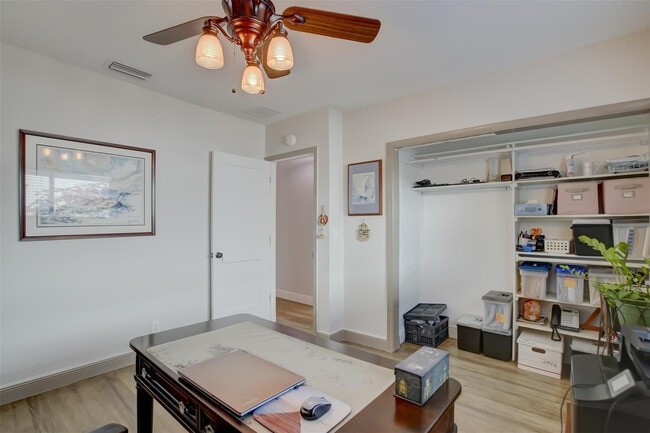 Building Photo - 1450 N Riverside Dr