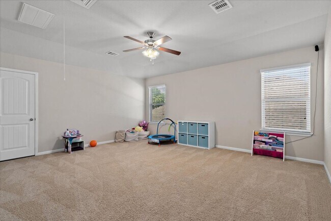 Building Photo - Spectacular 4 Bedroom, 3.5 Bath, Corner Lo...
