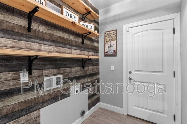 Building Photo - 8229 Pierpoint Dr