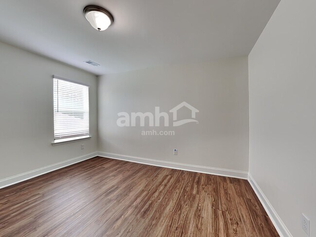 Building Photo - 300 Bering Ln