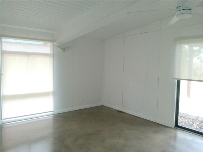 Building Photo - 219 Purl Pl