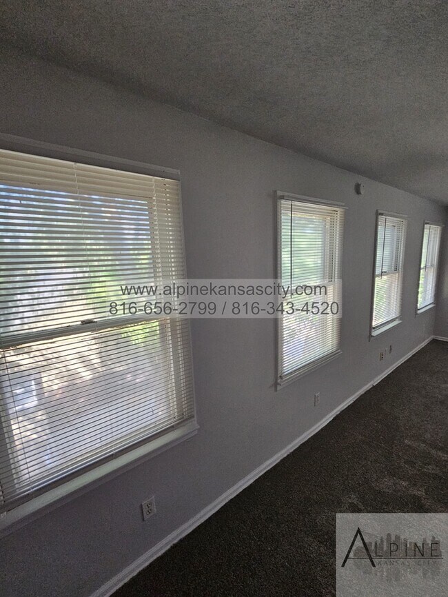 Building Photo - Home in NE with HUGE Primary Bedroom! Vouchers OK