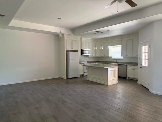 Building Photo - 314 Javier Dr