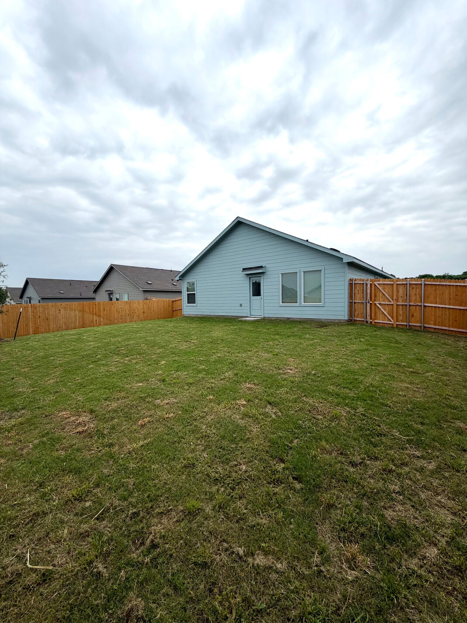 Building Photo - 3703 Oleander Pl