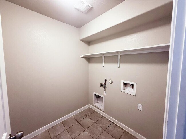 Building Photo - 545 Goddard