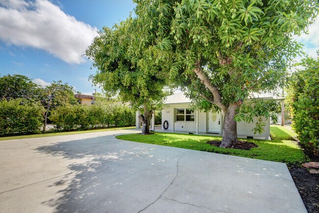 Building Photo - 1425 N Federal Hwy