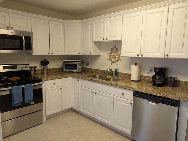 Building Photo - 1772 Gulfstream Ave