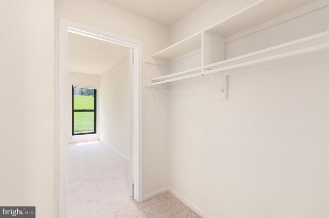 Building Photo - 5805 Royal Ridge Dr