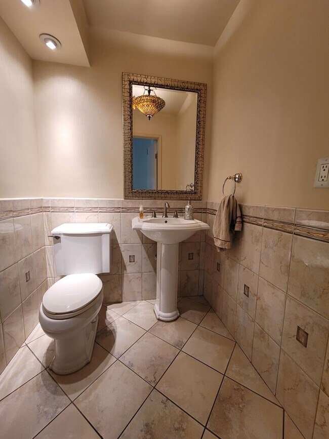Building Photo - Beautiful 5 Bedroom La Habra Home