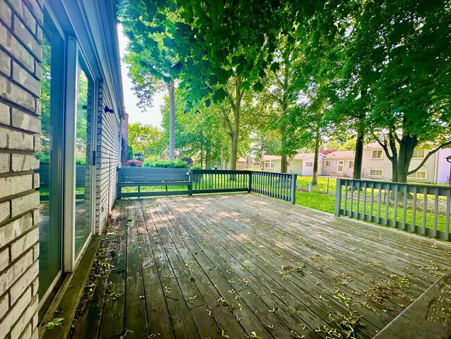Building Photo - 21669 Tulipwood St