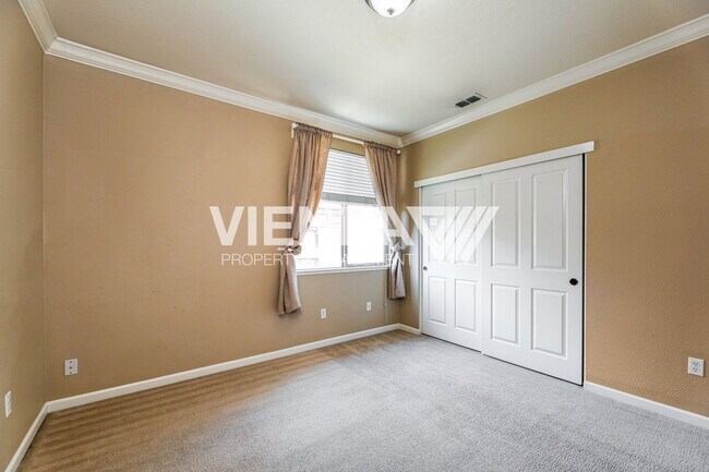Building Photo - 1014 Waterford Dr