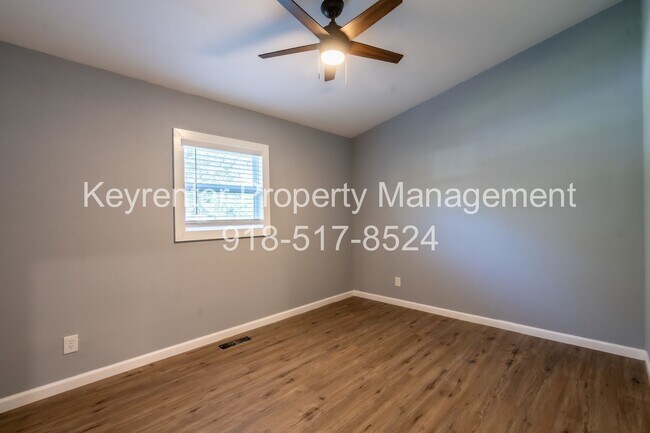 Building Photo - 2470 N New Haven Ave