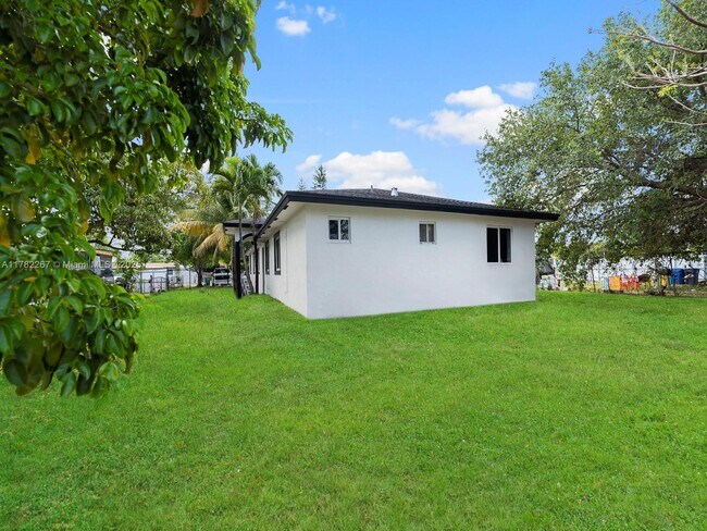 Building Photo - 26650 SW 138th Ct