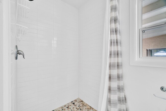 Shower Cont - 2935 Westwood Blvd