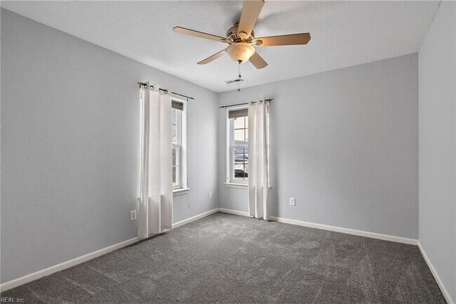 Building Photo - 4823 Lake Dr