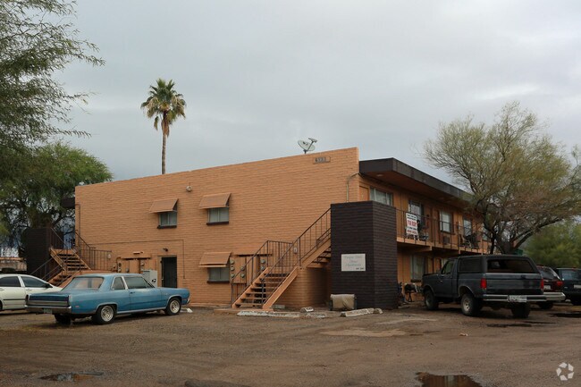 Building Photo - Tanque Verde Arms Apartment
