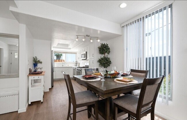 Building Photo - 1600 Crescent Heights St