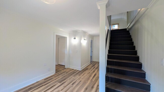 Building Photo - 126 E Wilburn Ave
