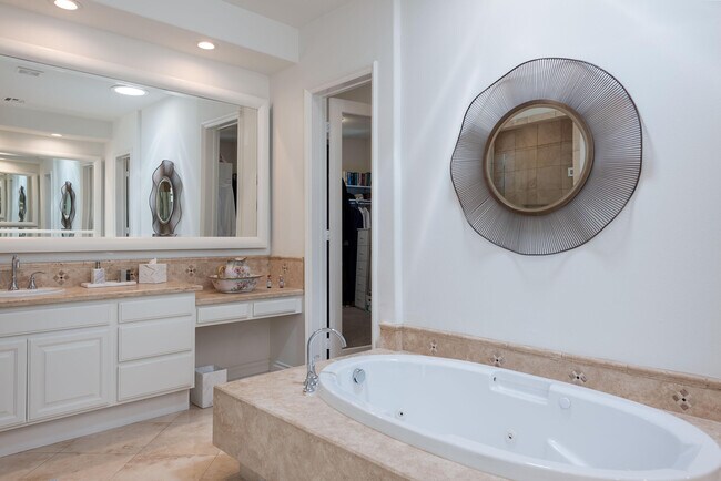 Building Photo - 1615 Savvy Ct