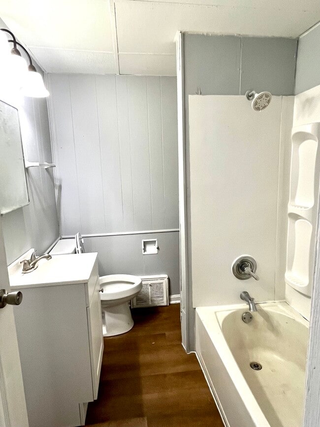 Building Photo - 1601 S Linwood Ave