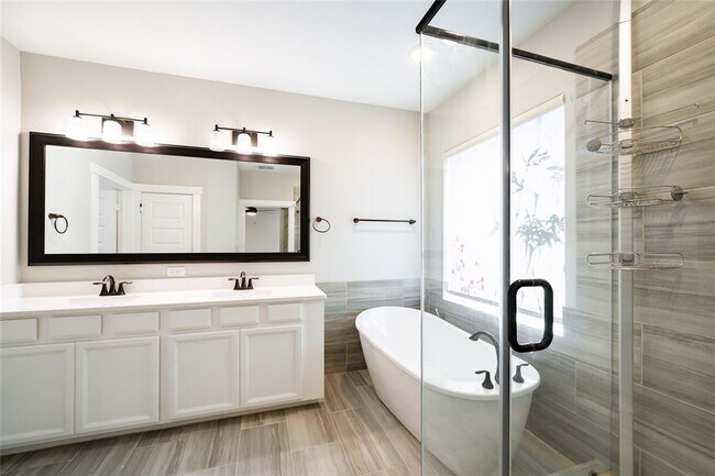Building Photo - 10922 Brambling Wood Dr