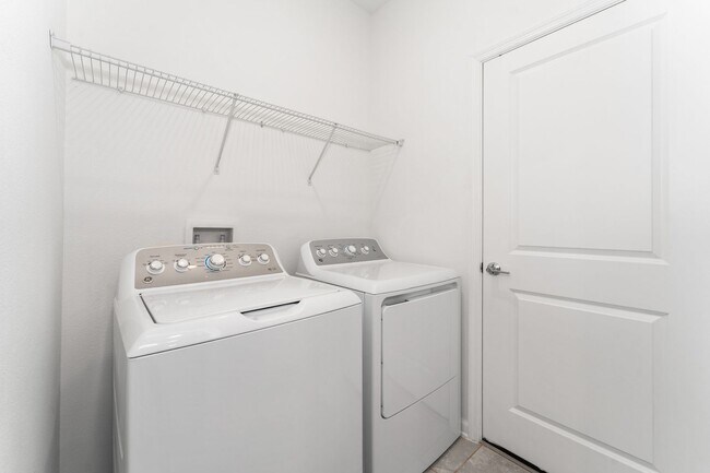 Building Photo - 860 Daring Dr