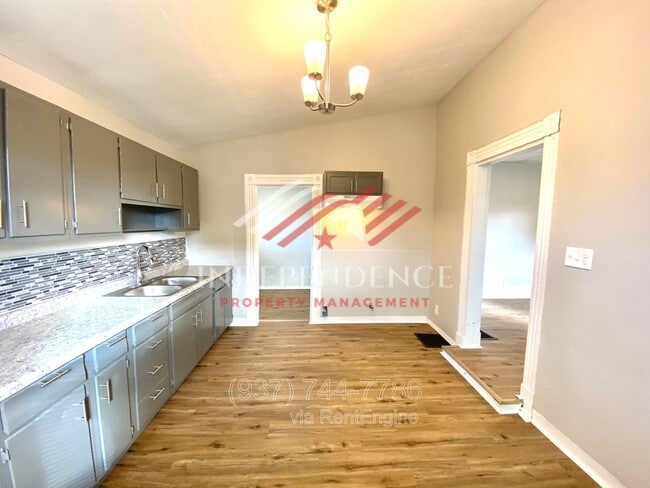 Building Photo - 906 Vine St