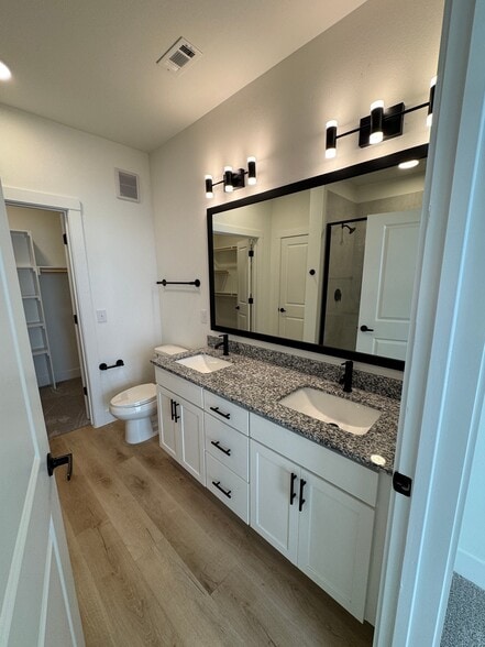 Building Photo - 2343 Portman Ave