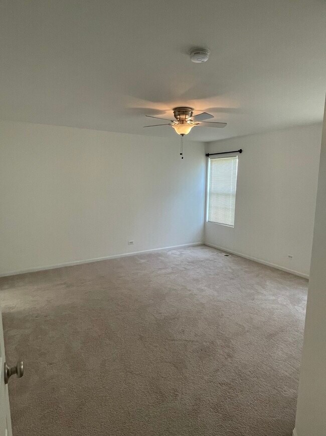 Building Photo - 541 Springbrook Trail N