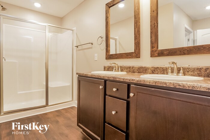 Building Photo - 2043 Village Ridge Cir