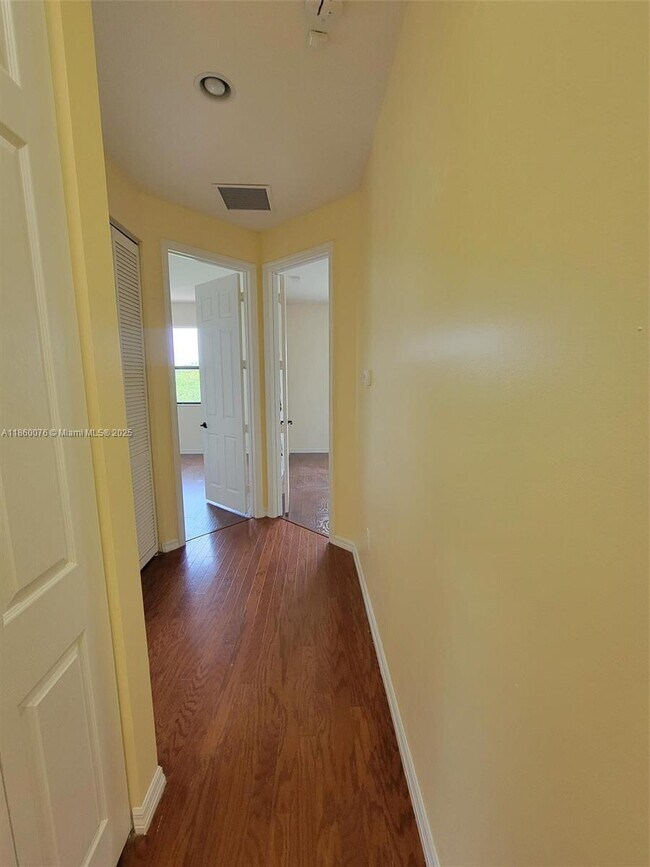 Building Photo - 9136 SW 36th Mnr