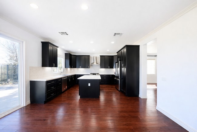 Building Photo - Executive-Level 6 Bedroom Residence | Designed for Work & Life Now Comes With $500 Move-in Specia...