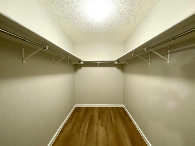 Building Photo - 2101 Jasper Ln