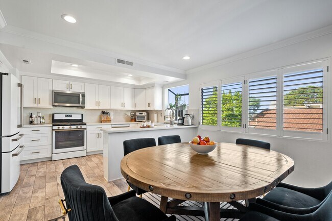 Building Photo - 1825 Caddington Dr