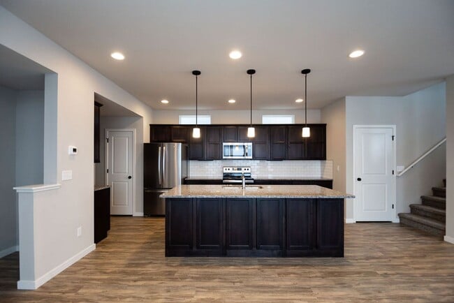 Building Photo - Beautiful Home in Mosaic Neighborhood