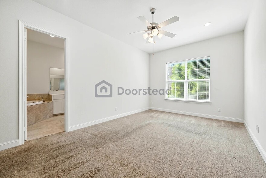 Building Photo - 2518 Plumas Dr