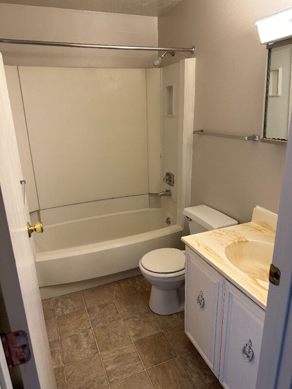 Building Photo - 612 N Highland Ave