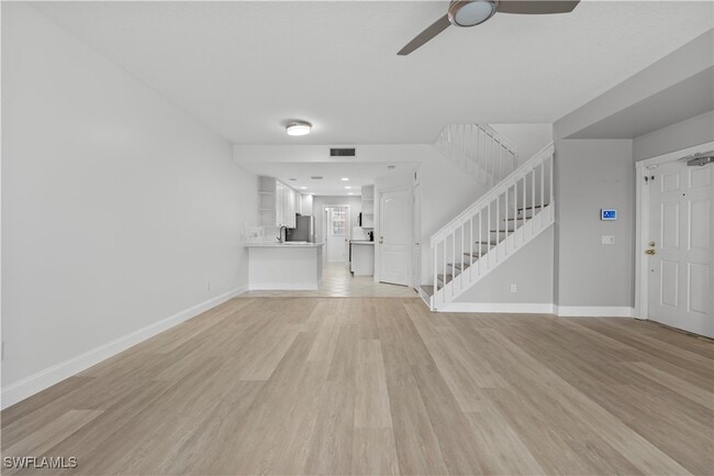 Building Photo - 5782 Cove Cir