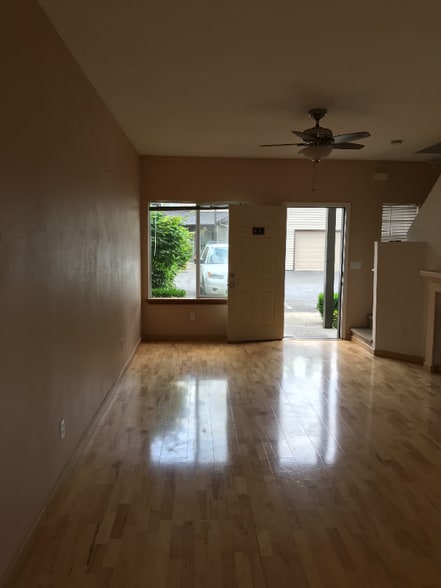 Building Photo - 5264 NE 121st Ave