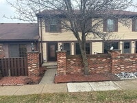 Building Photo - "2-Bed Condo Retreat in Clinton Township – Cozy Comfort Awaits!"