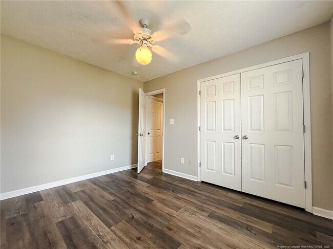 Building Photo - 225 Shakerstone Dr