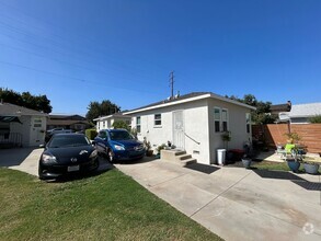 Building Photo - R08-003-MF