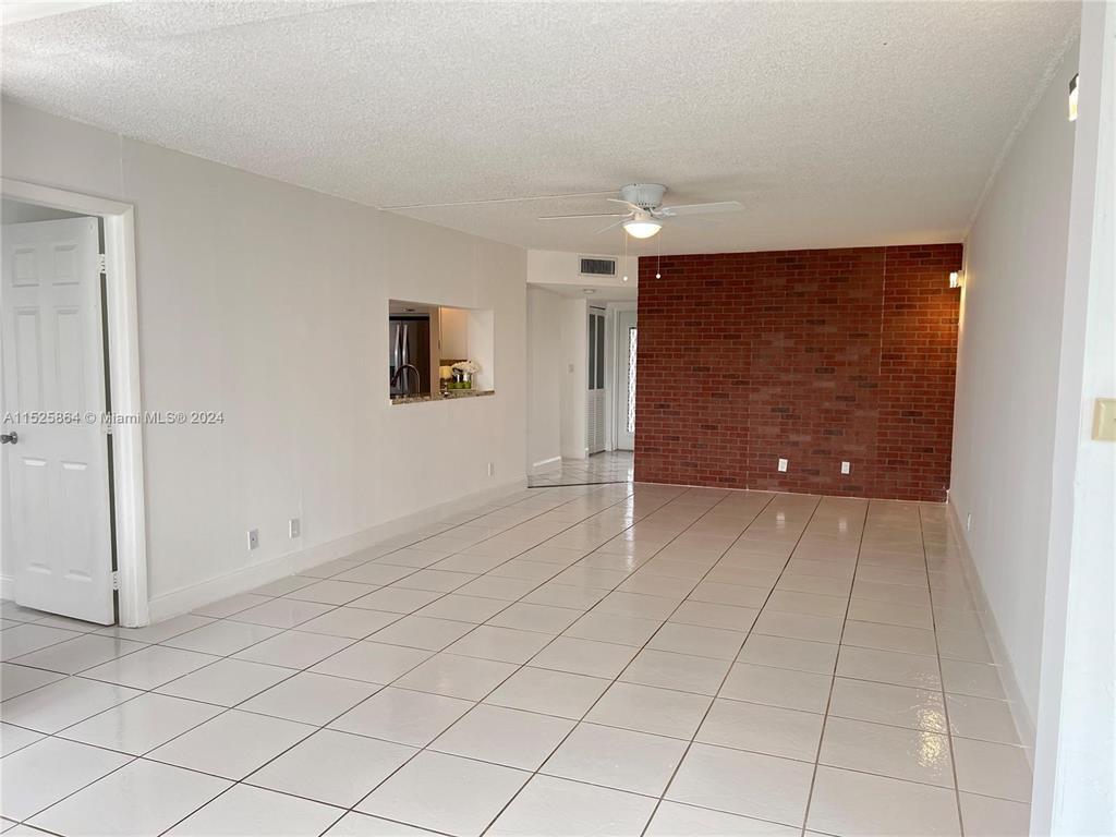 Building Photo - 1830 Sabal Palm Dr