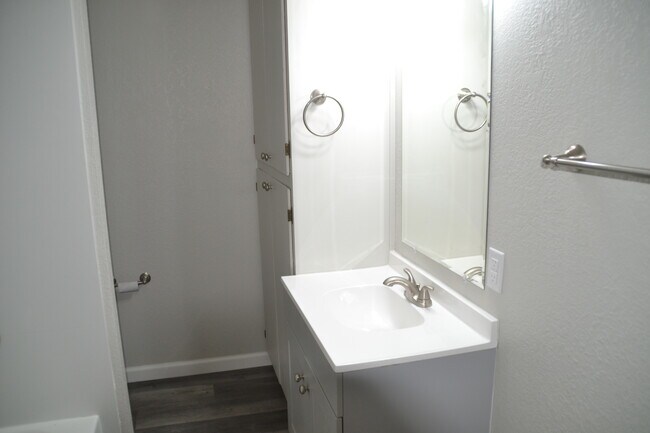 Modern Bathroom - Thompson Apartments