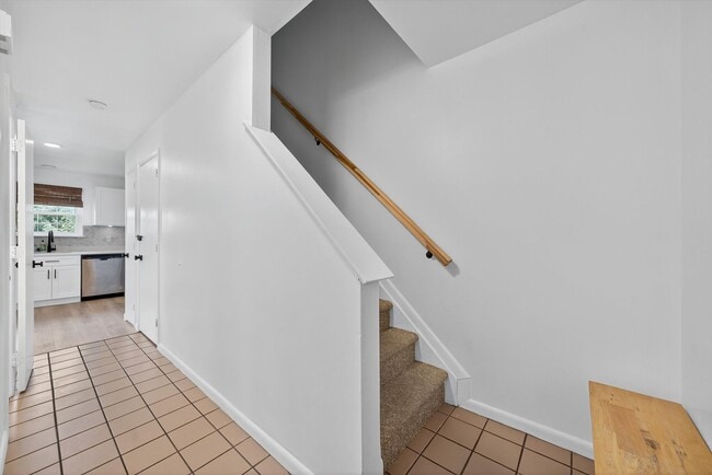 Building Photo - Available Dec 17th - Gorgeous Mountain Vie...