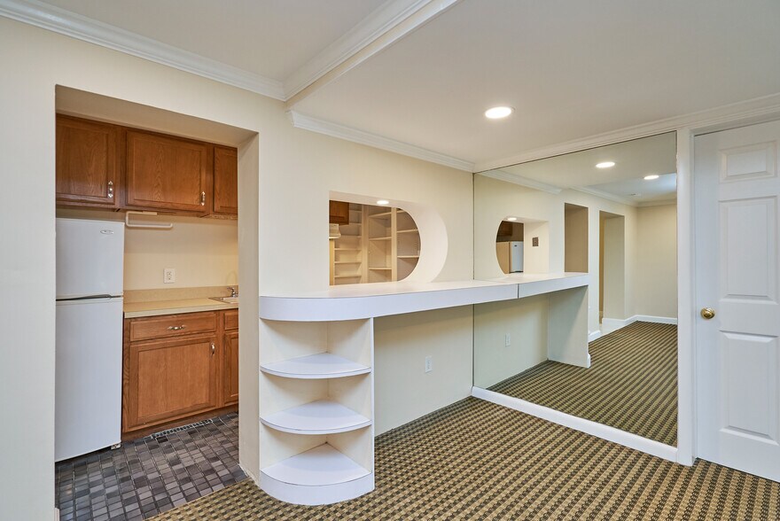 Building Photo - 805 23rd St S