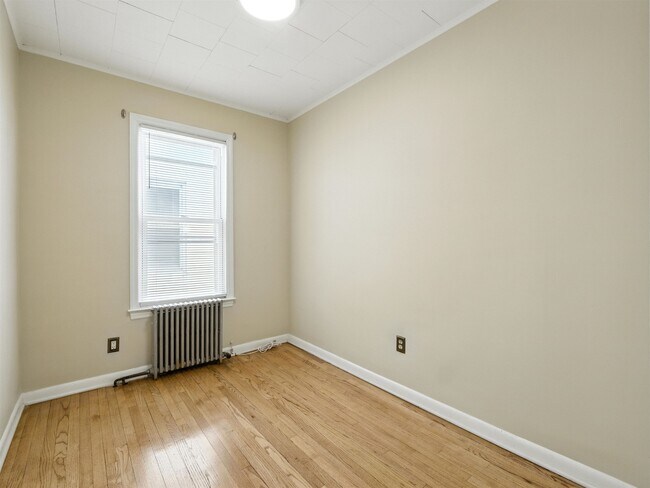 Building Photo - 32 Gardner Ave