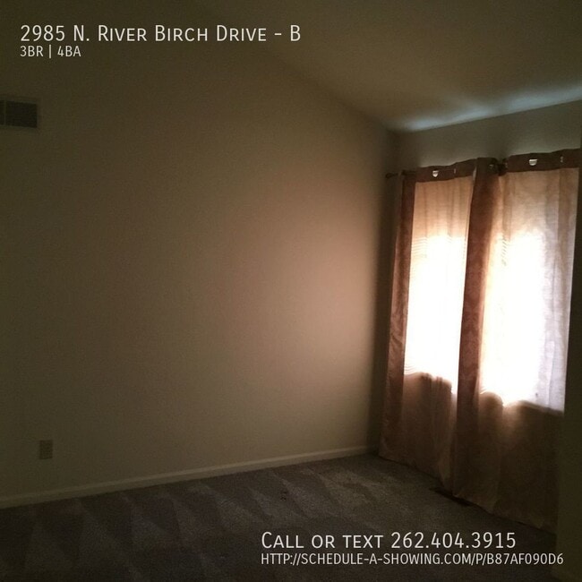 Building Photo - Huge condo with 2 car garage!