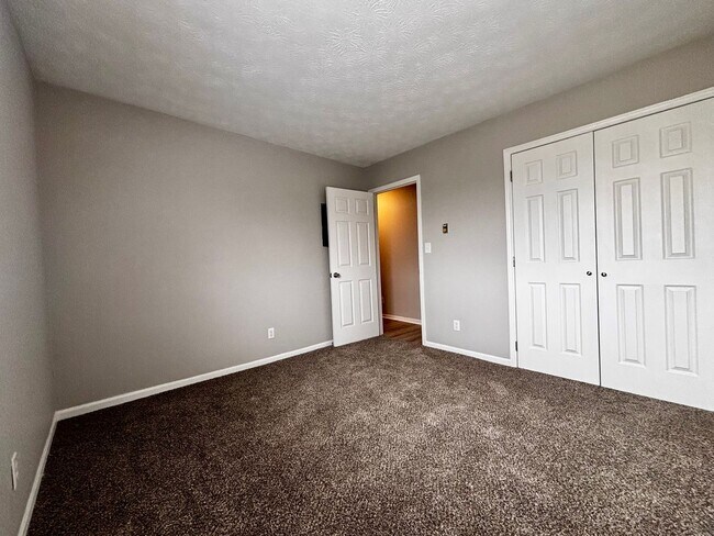 Building Photo - Newly Renovated 2 bedroom in Englewood!