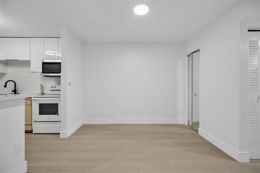 Building Photo - 9514 N Belfort Cir